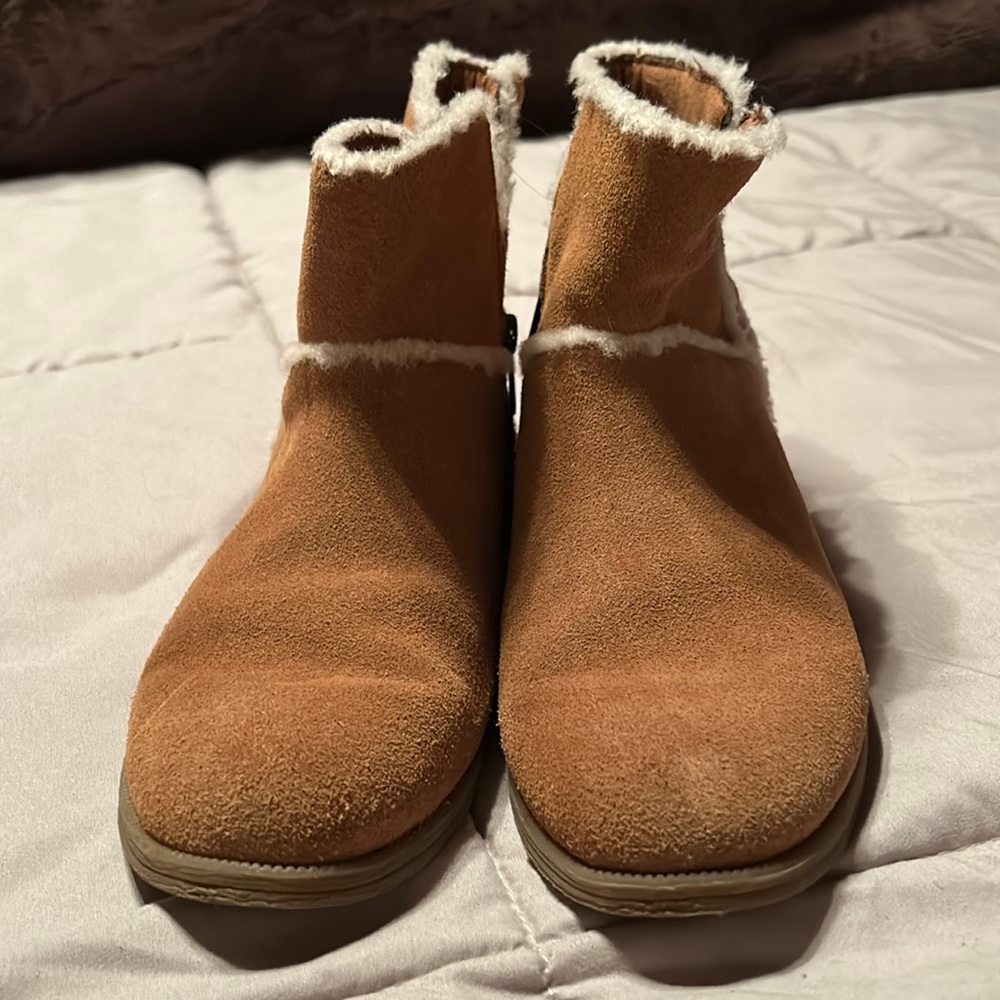 EUC UGG suede booties
